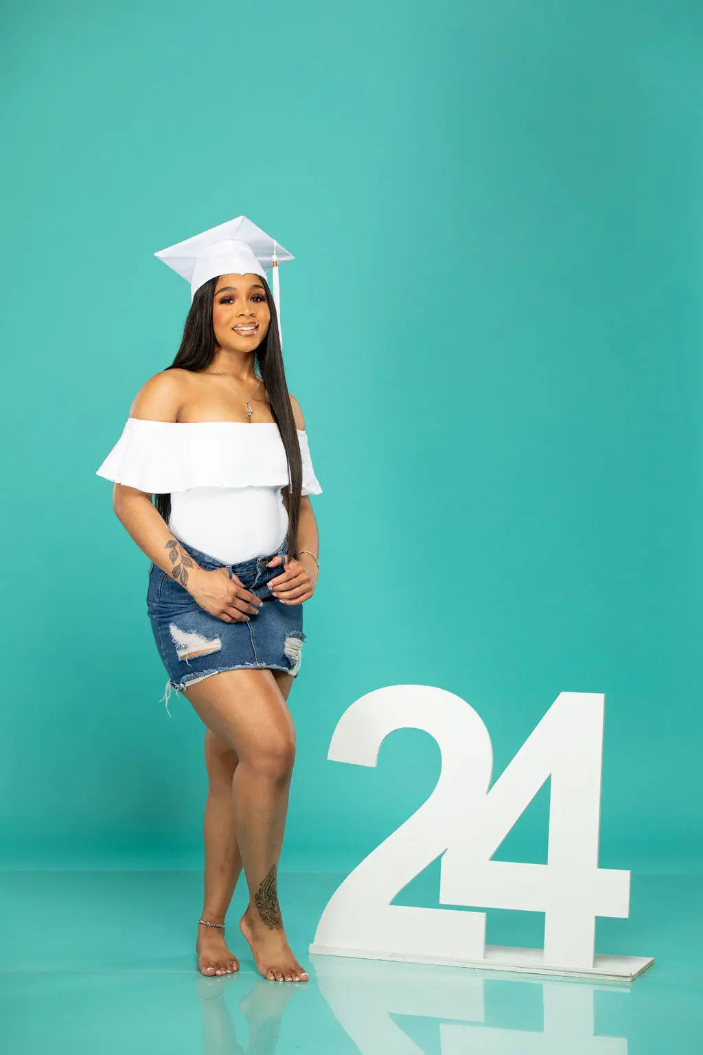 2024 graduation picture ideas, beautiful girl graduate with 24 photo props.